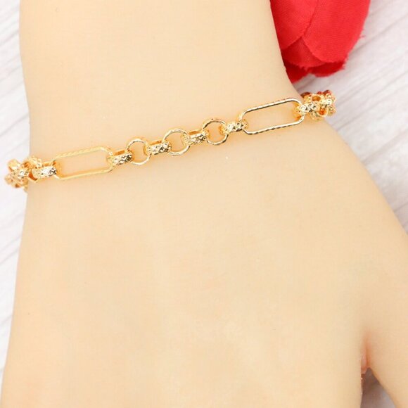 "Trendy Handmade Bracelet – A Thoughtful Gift for Girls & Women | UNVRC1524 - Picture 4 of 10